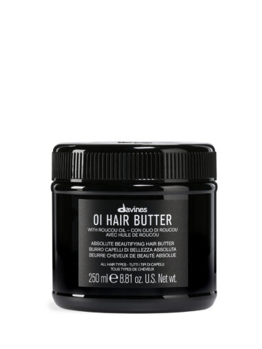 Transparente Dose mit reichhaltiger Haarbutter der Marke Davines, Produktname „OI Hair Butter“