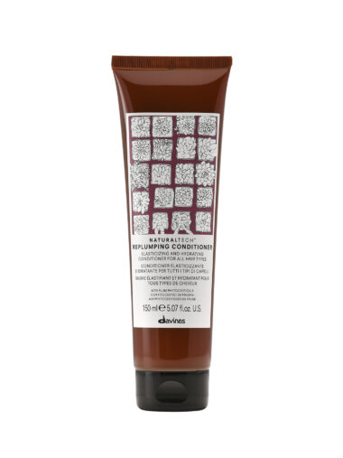 Transparente Dose mit volumengebendem Conditioner der Marke Davines, Produktname „Replumping Conditioner“