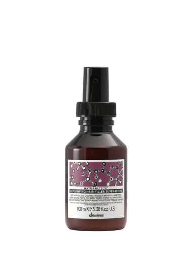 Braune Glasflasche mit Pumpspender, Inhalt des Produkts „Davines Replumping Hair Filler Superactive“