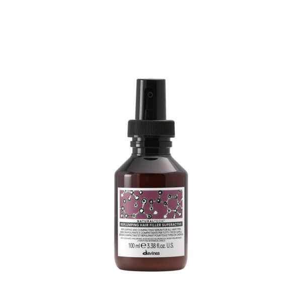 Braune Glasflasche mit Pumpspender, Inhalt des Produkts „Davines Replumping Hair Filler Superactive“