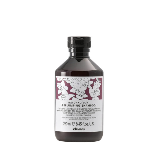 Transparente Flasche mit voluminösem Shampoo der Marke Davines, Produktname „Replumping Shampoo“