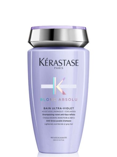 Violette Flasche mit silberfarbenem Deckel, Produktname „Kérastase Blond Absolu Bain Ultra Violet“