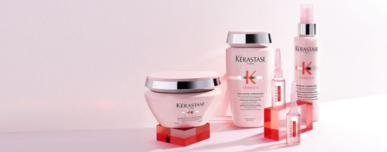 Drei Kérastase Haarpflegeprodukte elegant arrangiert vor hellem Hintergrund – Pré-Cleanse, Shampoo und Maske – luxuriöse Pflege zum Online-Bestellen.